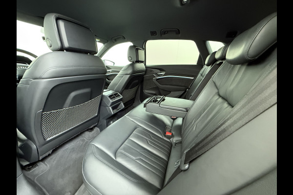 Audi e-tron 55 Quattro Advanced 95kWh SOH 92% Trekhaak Leder+Memory Apple Carplay Android Auto Navi Ecc Stoelverwarming Cruise Control Pdc Lmv 21" Elek.Stoelen Elek.Achterklep Led Contourstoelen Comfortsleutel Keyless Origineel Nederlandse Auto Nieuwprijs  €97.748,-