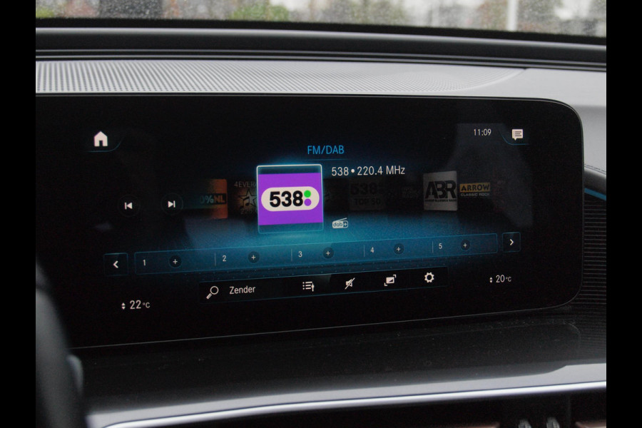 Mercedes-Benz EQC 400 4MATIC Business Solution 80 kWh | Camera | Apple Carplay | Cruise Control | Sfeerverlichting |