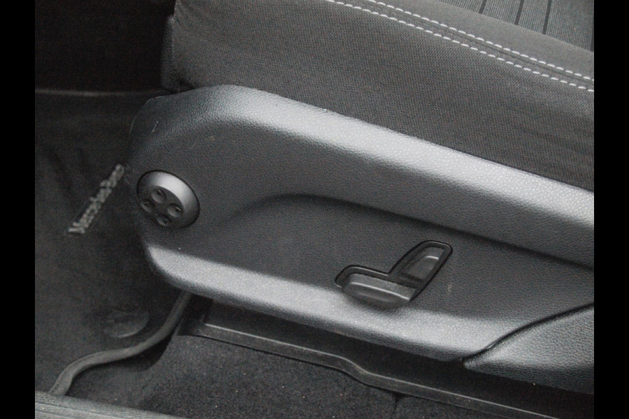 Mercedes-Benz EQC 400 4MATIC Business Solution 80 kWh | Camera | Apple Carplay | Cruise Control | Sfeerverlichting |