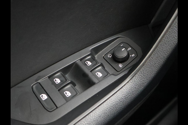 Škoda Kodiaq 1.5 TSI 150 PK DSG 7-PERSOONS + TREKHAAK | APPLE CARPLAY | STUUR / STOELVERWARMING