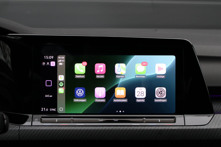 Volkswagen Golf 1.5 eTSI R-Line Business | CAMERA | SFEER | ACC | 18 INCH | CARPLAY |