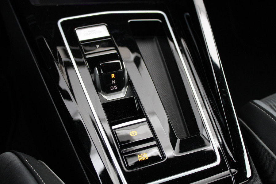 Volkswagen Golf 1.5 eTSI R-Line Business | CAMERA | SFEER | ACC | 18 INCH | CARPLAY |