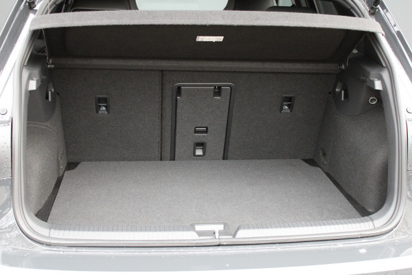 Volkswagen Golf 1.5 eTSI R-Line Business | CAMERA | SFEER | ACC | 18 INCH | CARPLAY |