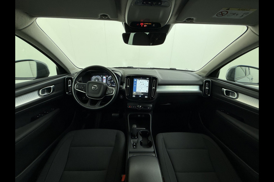 Volvo XC40 1.5 T3 164PK Automaat Trekhaak Navi Ecc Apple Carplay Android Auto Cruise Control Business Pro Elek. Achterklep Lane Assist Road Sign Info DAB Led City-Safety 1.600KG Trekgewicht