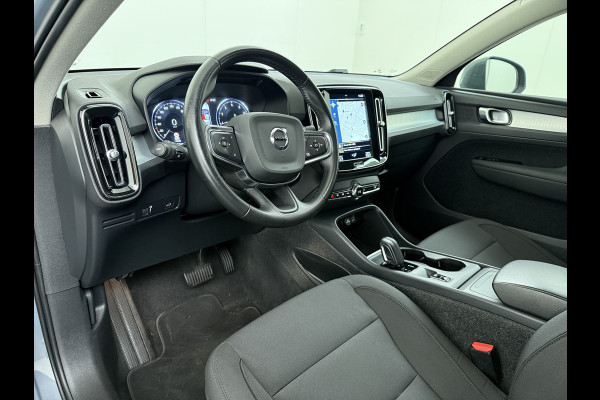 Volvo XC40 1.5 T3 164PK Automaat Trekhaak Navi Ecc Apple Carplay Android Auto Cruise Control Business Pro Elek. Achterklep Lane Assist Road Sign Info DAB Led City-Safety 1.600KG Trekgewicht