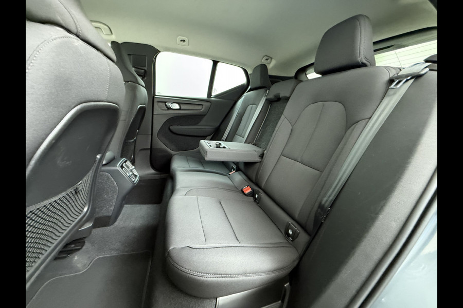 Volvo XC40 1.5 T3 164PK Automaat Trekhaak Navi Ecc Apple Carplay Android Auto Cruise Control Business Pro Elek. Achterklep Lane Assist Road Sign Info DAB Led City-Safety 1.600KG Trekgewicht