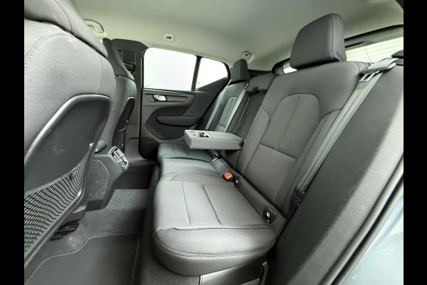 Volvo XC40 1.5 T3 164PK Automaat Trekhaak Navi Ecc Apple Carplay Android Auto Cruise Control Business Pro Elek. Achterklep Lane Assist Road Sign Info DAB Led City-Safety 1.600KG Trekgewicht