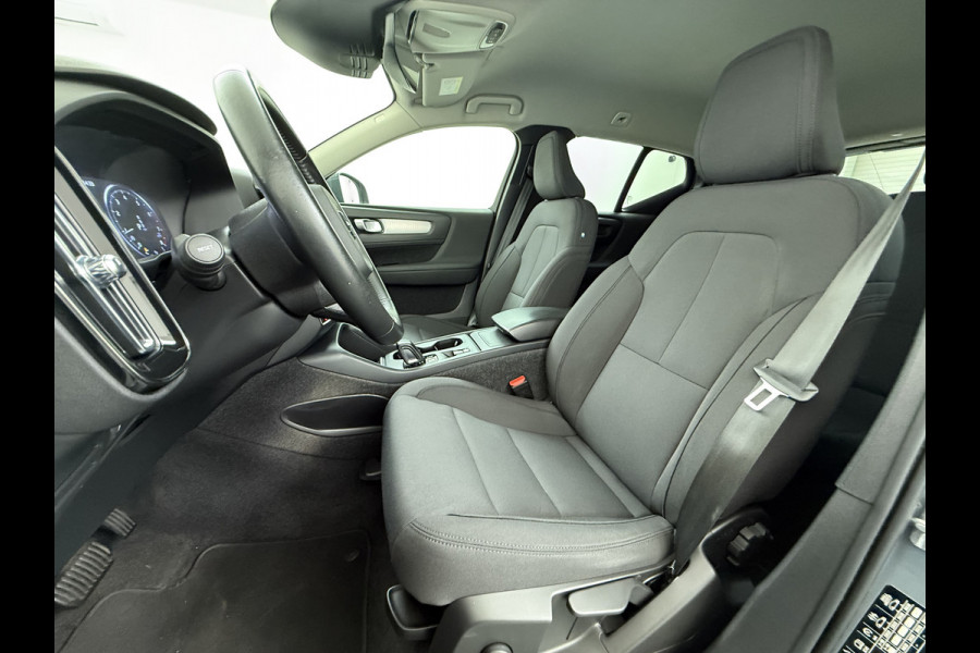 Volvo XC40 1.5 T3 164PK Automaat Trekhaak Navi Ecc Apple Carplay Android Auto Cruise Control Business Pro Elek. Achterklep Lane Assist Road Sign Info DAB Led City-Safety 1.600KG Trekgewicht