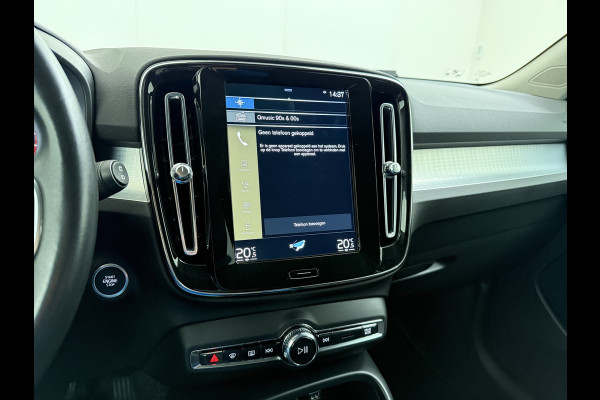 Volvo XC40 1.5 T3 164PK Automaat Trekhaak Navi Ecc Apple Carplay Android Auto Cruise Control Business Pro Elek. Achterklep Lane Assist Road Sign Info DAB Led City-Safety 1.600KG Trekgewicht