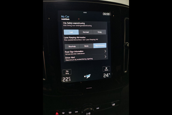 Volvo XC40 1.5 T3 164PK Automaat Trekhaak Navi Ecc Apple Carplay Android Auto Cruise Control Business Pro Elek. Achterklep Lane Assist Road Sign Info DAB Led City-Safety 1.600KG Trekgewicht