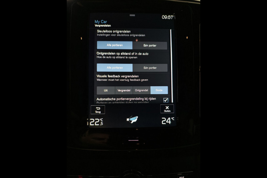 Volvo XC40 1.5 T3 164PK Automaat Trekhaak Navi Ecc Apple Carplay Android Auto Cruise Control Business Pro Elek. Achterklep Lane Assist Road Sign Info DAB Led City-Safety 1.600KG Trekgewicht