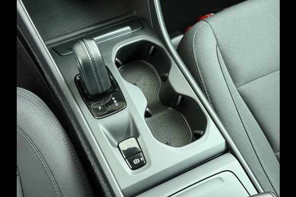 Volvo XC40 1.5 T3 164PK Automaat Trekhaak Navi Ecc Apple Carplay Android Auto Cruise Control Business Pro Elek. Achterklep Lane Assist Road Sign Info DAB Led City-Safety 1.600KG Trekgewicht
