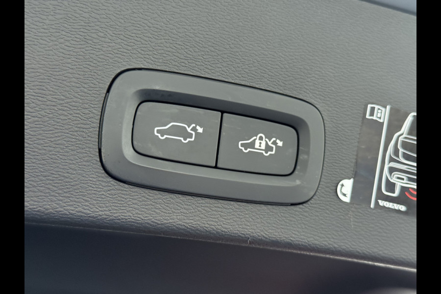 Volvo XC40 1.5 T3 164PK Automaat Trekhaak Navi Ecc Apple Carplay Android Auto Cruise Control Business Pro Elek. Achterklep Lane Assist Road Sign Info DAB Led City-Safety 1.600KG Trekgewicht