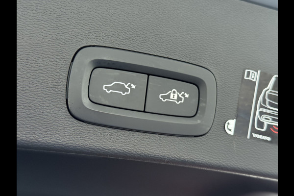 Volvo XC40 1.5 T3 164PK Automaat Trekhaak Navi Ecc Apple Carplay Android Auto Cruise Control Business Pro Elek. Achterklep Lane Assist Road Sign Info DAB Led City-Safety 1.600KG Trekgewicht