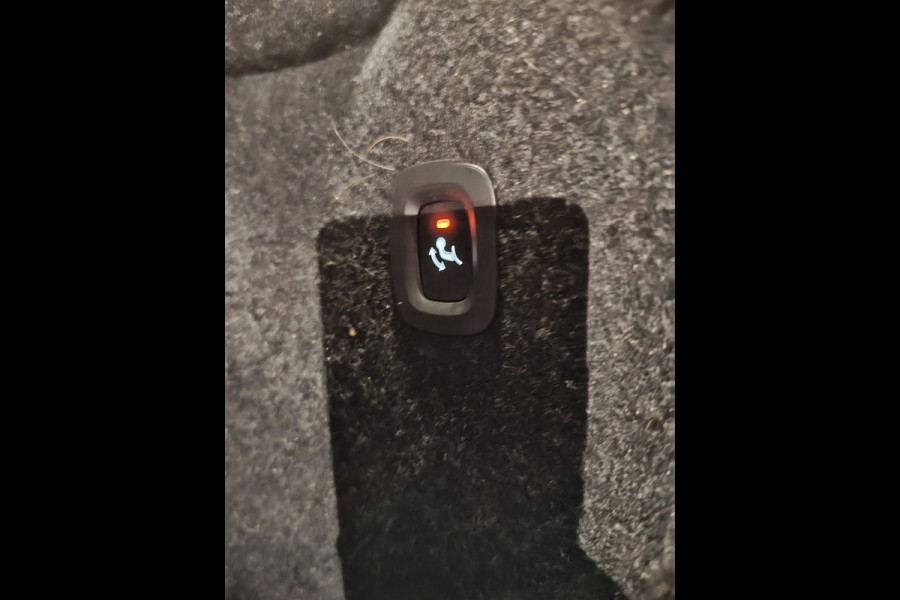 Volvo XC40 1.5 T3 164PK Automaat Trekhaak Navi Ecc Apple Carplay Android Auto Cruise Control Business Pro Elek. Achterklep Lane Assist Road Sign Info DAB Led City-Safety 1.600KG Trekgewicht