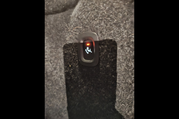 Volvo XC40 1.5 T3 164PK Automaat Trekhaak Navi Ecc Apple Carplay Android Auto Cruise Control Business Pro Elek. Achterklep Lane Assist Road Sign Info DAB Led City-Safety 1.600KG Trekgewicht