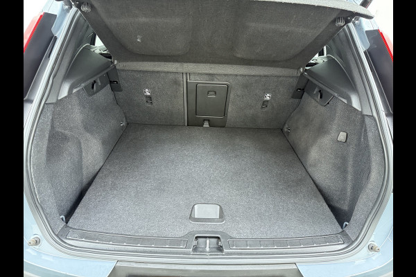 Volvo XC40 1.5 T3 164PK Automaat Trekhaak Navi Ecc Apple Carplay Android Auto Cruise Control Business Pro Elek. Achterklep Lane Assist Road Sign Info DAB Led City-Safety 1.600KG Trekgewicht