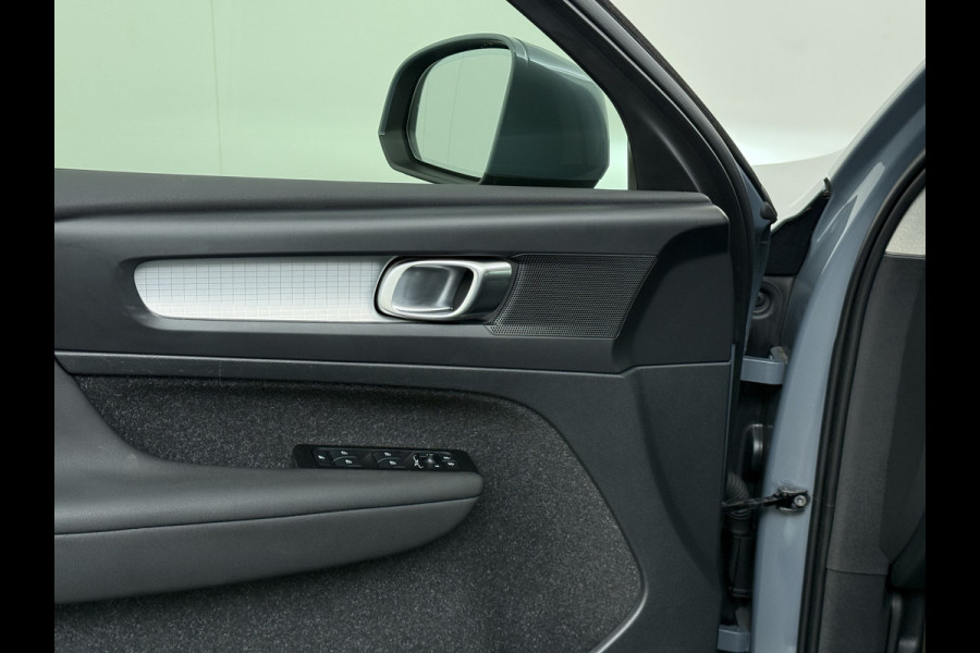 Volvo XC40 1.5 T3 164PK Automaat Trekhaak Navi Ecc Apple Carplay Android Auto Cruise Control Business Pro Elek. Achterklep Lane Assist Road Sign Info DAB Led City-Safety 1.600KG Trekgewicht