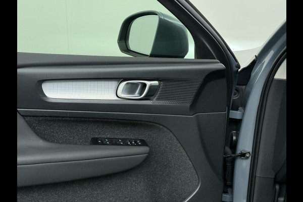 Volvo XC40 1.5 T3 164PK Automaat Trekhaak Navi Ecc Apple Carplay Android Auto Cruise Control Business Pro Elek. Achterklep Lane Assist Road Sign Info DAB Led City-Safety 1.600KG Trekgewicht