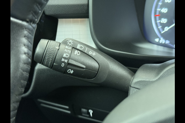 Volvo XC40 1.5 T3 164PK Automaat Trekhaak Navi Ecc Apple Carplay Android Auto Cruise Control Business Pro Elek. Achterklep Lane Assist Road Sign Info DAB Led City-Safety 1.600KG Trekgewicht