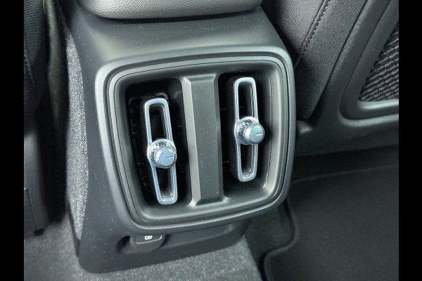 Volvo XC40 1.5 T3 164PK Automaat Trekhaak Navi Ecc Apple Carplay Android Auto Cruise Control Business Pro Elek. Achterklep Lane Assist Road Sign Info DAB Led City-Safety 1.600KG Trekgewicht