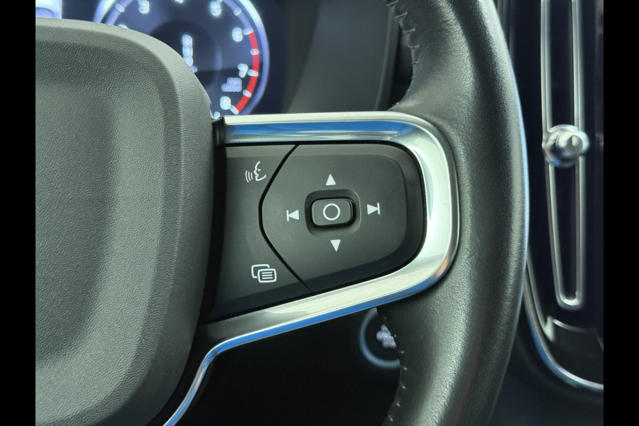 Volvo XC40 1.5 T3 164PK Automaat Trekhaak Navi Ecc Apple Carplay Android Auto Cruise Control Business Pro Elek. Achterklep Lane Assist Road Sign Info DAB Led City-Safety 1.600KG Trekgewicht