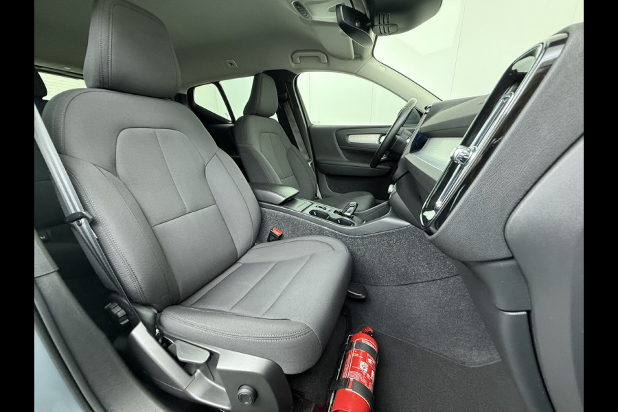 Volvo XC40 1.5 T3 164PK Automaat Trekhaak Navi Ecc Apple Carplay Android Auto Cruise Control Business Pro Elek. Achterklep Lane Assist Road Sign Info DAB Led City-Safety 1.600KG Trekgewicht