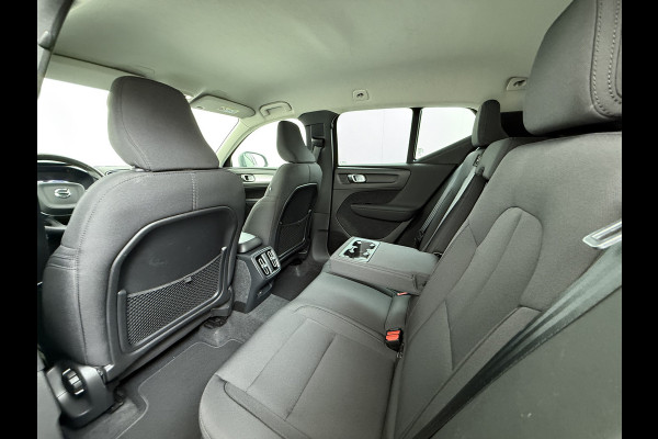 Volvo XC40 1.5 T3 164PK Automaat Trekhaak Navi Ecc Apple Carplay Android Auto Cruise Control Business Pro Elek. Achterklep Lane Assist Road Sign Info DAB Led City-Safety 1.600KG Trekgewicht