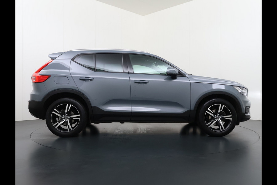 Volvo XC40 1.5 T3 164PK Automaat Trekhaak Navi Ecc Apple Carplay Android Auto Cruise Control Business Pro Elek. Achterklep Lane Assist Road Sign Info DAB Led City-Safety 1.600KG Trekgewicht