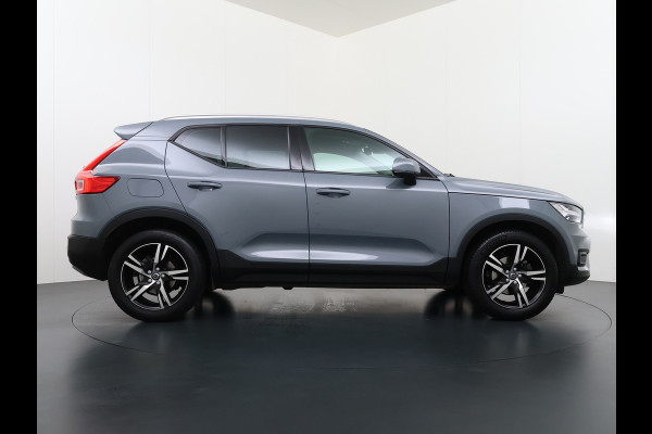 Volvo XC40 1.5 T3 164PK Automaat Trekhaak Navi Ecc Apple Carplay Android Auto Cruise Control Business Pro Elek. Achterklep Lane Assist Road Sign Info DAB Led City-Safety 1.600KG Trekgewicht