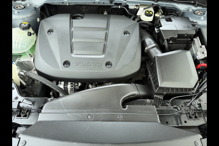 Volvo XC40 1.5 T3 164PK Automaat Trekhaak Navi Ecc Apple Carplay Android Auto Cruise Control Business Pro Elek. Achterklep Lane Assist Road Sign Info DAB Led City-Safety 1.600KG Trekgewicht