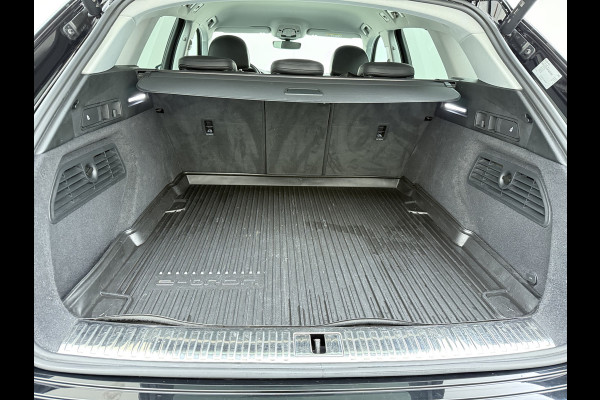 Audi e-tron 55 Quattro Edition 95kWh SOH 93% Leder Trekhaak Navi Ecc Cruise Control Pdc Elek.Achterklep Stoelverwarming Lmv 20" Led DAB 1e Eigenaar Origineel Nederlandse Auto