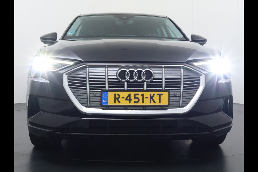 Audi e-tron 55 Quattro Edition 95kWh SOH 93% Leder Trekhaak Navi Ecc Cruise Control Pdc Elek.Achterklep Stoelverwarming Lmv 20" Led DAB 1e Eigenaar Origineel Nederlandse Auto