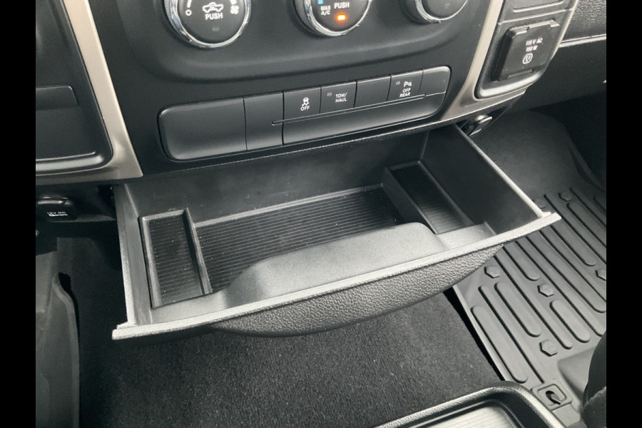 Dodge Ram 1500 5-Pers 5.7 V8 4x4 Crew Cab Leer Bodykit Rebel Camera Trekhaak