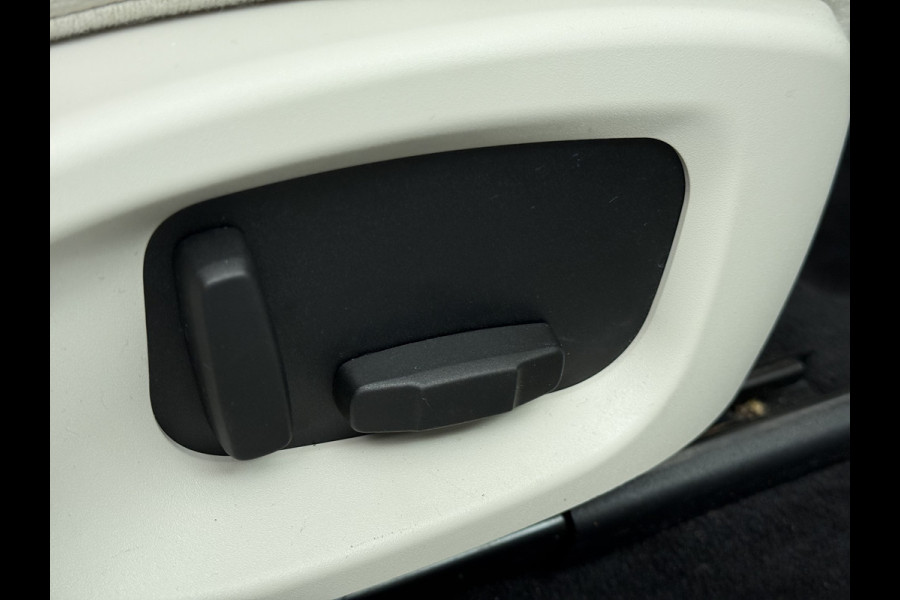 Jaguar I-PACE EV400 S AWD 90kWh Leder+Memory Panoramadak Camera Meridian®-Audio Stoelverwarming Navi Ecc Apple Carplay Android Auto Cruise Con Elek.Voorstoelen Voorruitverwarming DAB+ Led Verkeersbord detectie Rijstrooksensor Wifi Origineel Nederlandse Auto