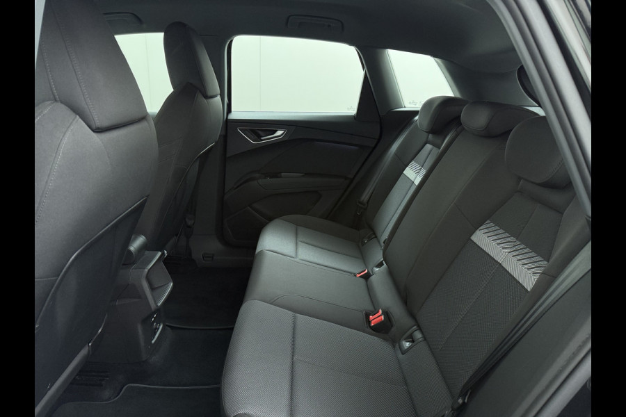 Audi Q4 e-tron 40 Advanced Edition 77kWh SOH 94% Adap.Cruise Trekhaak Navi-Plus Apple Carplay Android Auto Ecc Pdc Matrix Led Sportstoelen DAB Stoelverwarming Led Lmv 19" Elek.Achterklep Led-a-licht dynamisch 1e Eigenaar Origineel Nederlandse Auto 1.000kg Trekgewicht