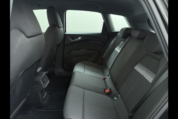 Audi Q4 e-tron 40 Advanced Edition 77kWh SOH 94% Adap.Cruise Trekhaak Navi-Plus Apple Carplay Android Auto Ecc Pdc Matrix Led Sportstoelen DAB Stoelverwarming Led Lmv 19" Elek.Achterklep Led-a-licht dynamisch 1e Eigenaar Origineel Nederlandse Auto 1.000kg Trekgewicht