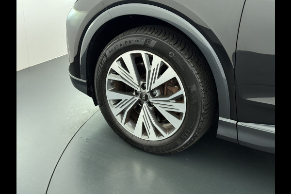 Audi Q4 e-tron 40 Advanced Edition 77kWh SOH 94% Adap.Cruise Trekhaak Navi-Plus Apple Carplay Android Auto Ecc Pdc Matrix Led Sportstoelen DAB Stoelverwarming Led Lmv 19" Elek.Achterklep Led-a-licht dynamisch 1e Eigenaar Origineel Nederlandse Auto 1.000kg Trekgewicht