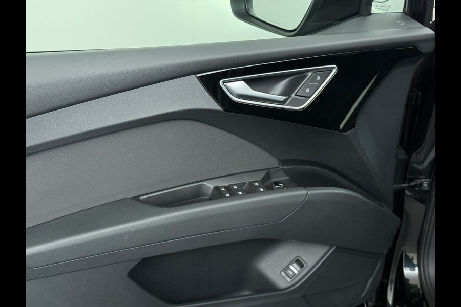 Audi Q4 e-tron 40 Advanced Edition 77kWh SOH 94% Adap.Cruise Trekhaak Navi-Plus Apple Carplay Android Auto Ecc Pdc Matrix Led Sportstoelen DAB Stoelverwarming Led Lmv 19" Elek.Achterklep Led-a-licht dynamisch 1e Eigenaar Origineel Nederlandse Auto 1.000kg Trekgewicht