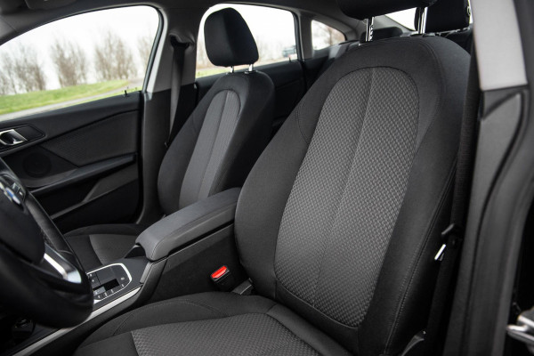 BMW 2 Serie Gran Coupé 218i Introduction Edition NAVI / CARPLAY / LED / AUTOMAAT / N.A.P