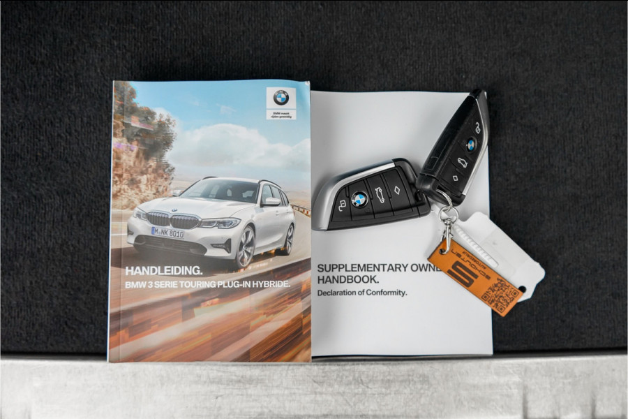 BMW 3 Serie Touring 320e M-Sport Dravitgrau Pano Leder Trekhaak 19"