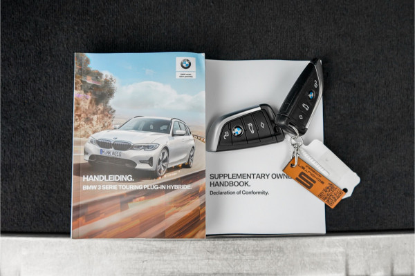 BMW 3 Serie Touring 320e M-Sport Dravitgrau Pano Leder Trekhaak 19"
