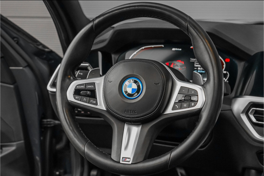 BMW 3 Serie Touring 320e M-Sport Dravitgrau Pano Leder Trekhaak 19"