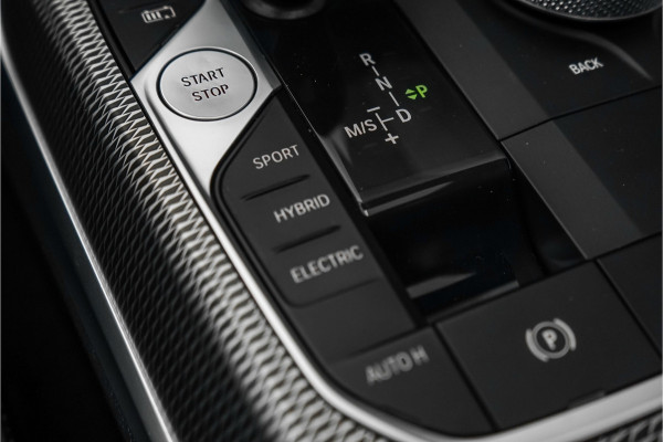 BMW 3 Serie Touring 320e M-Sport Dravitgrau Pano Leder Trekhaak 19"