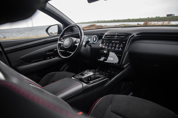 Hyundai Tucson 1.6 T-GDI HEV N Line Sky AUTOMAAT / STOEL VERWARMING + KOELING / PANO / CAMERA