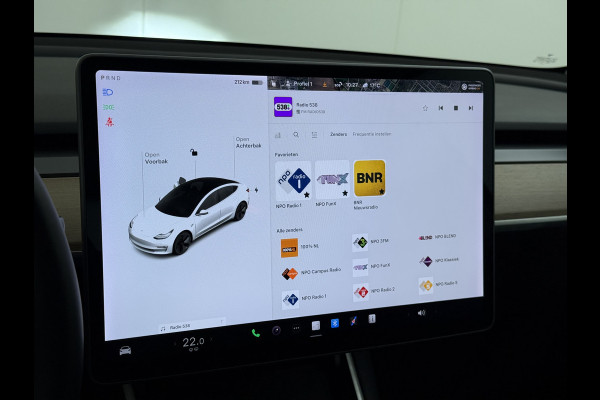 Tesla Model 3 RWD SR+ 325PK Lmv 18" AutoPilot FSD Leder Panoramadak Adaptive-Cruise Camera's Elektr.-Stuur+Stoelen+Spiegels+Geheugen+Easy-Entr Navi LED Comfortstoelen ACC DAB Voorverwarmen interieur via App Keyless One-Pedal-Drive SOH 86% Origineel Nederlandse auto tot 11kw laden thuis! 1.584kg licht!