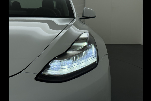 Tesla Model 3 RWD SR+ 325PK Lmv 18" AutoPilot FSD Leder Panoramadak Adaptive-Cruise Camera's Elektr.-Stuur+Stoelen+Spiegels+Geheugen+Easy-Entr Navi LED Comfortstoelen ACC DAB Voorverwarmen interieur via App Keyless One-Pedal-Drive SOH 86% Origineel Nederlandse auto tot 11kw laden thuis! 1.584kg licht!