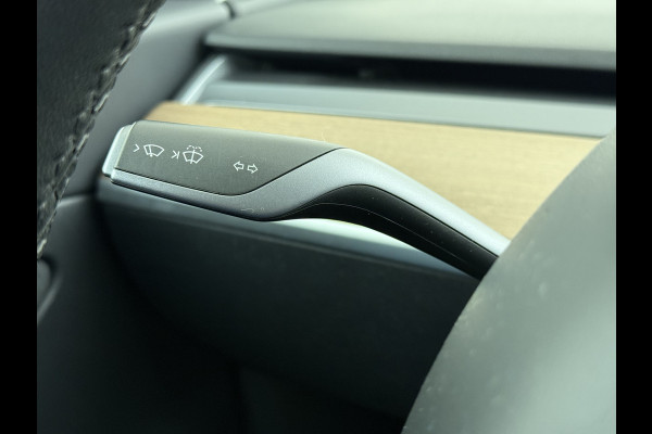 Tesla Model 3 RWD SR+ 325PK Lmv 18" AutoPilot FSD Leder Panoramadak Adaptive-Cruise Camera's Elektr.-Stuur+Stoelen+Spiegels+Geheugen+Easy-Entr Navi LED Comfortstoelen ACC DAB Voorverwarmen interieur via App Keyless One-Pedal-Drive SOH 86% Origineel Nederlandse auto tot 11kw laden thuis! 1.584kg licht!
