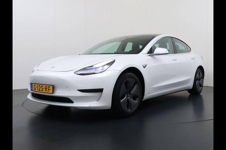 Tesla Model 3 RWD SR+ 325PK Lmv 18" AutoPilot FSD Leder Panoramadak Adaptive-Cruise Camera's Elektr.-Stuur+Stoelen+Spiegels+Geheugen+Easy-Entr Navi LED Comfortstoelen ACC DAB Voorverwarmen interieur via App Keyless One-Pedal-Drive SOH 86% Origineel Nederlandse auto tot 11kw laden thuis! 1.584kg licht!