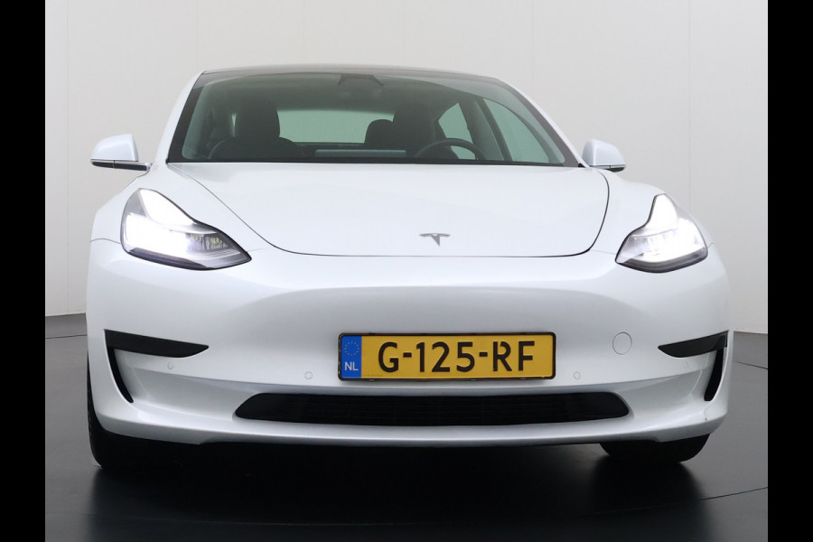 Tesla Model 3 RWD SR+ 325PK Lmv 18" AutoPilot FSD Leder Panoramadak Adaptive-Cruise Camera's Elektr.-Stuur+Stoelen+Spiegels+Geheugen+Easy-Entr Navi LED Comfortstoelen ACC DAB Voorverwarmen interieur via App Keyless One-Pedal-Drive SOH 86% Origineel Nederlandse auto tot 11kw laden thuis! 1.584kg licht!